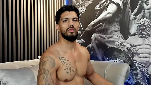 Snapshot of DannSaenz chatting on January 2025 11:17:01 PM DannSaenz online show from January 2025 11:17:01 PM