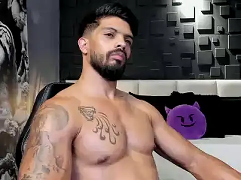 Snapshot of DannSaenz chatting on January 2025 01:22:01 AM DannSaenz online show from January 2025 01:22:01 AM