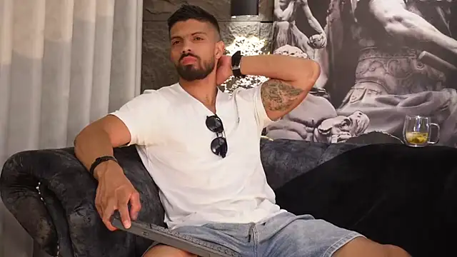 DannSaenz online show from November 2025 04:16:02 PM