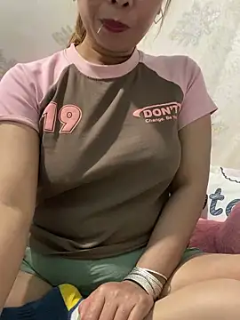 Linaannn online show from February 2025 12:39:01 PM