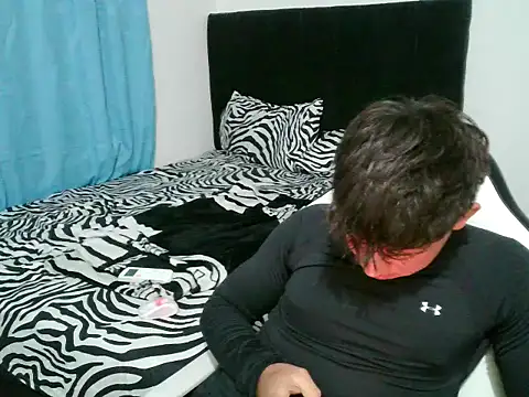 Yeremy12345 online show from October 2025 06:24:02 AM