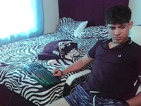 Yeremy12345 online show from October 2025 05:53:01 PM