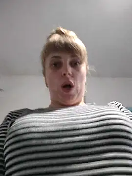 Snapshot of CoddessCrystal chatting on October 2025 07:20:02 AM CoddessCrystal online show from October 2025 07:20:02 AM