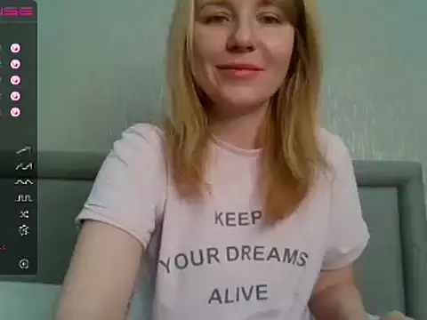 Snapshot of urbadkitty chatting on December 2024 06:21:02 AM urbadkitty online show from December 2024 06:21:02 AM