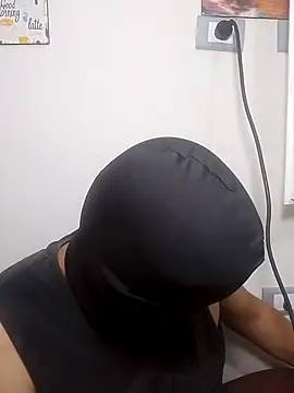 Nisreenn online show from October 2025 11:48:01 PM