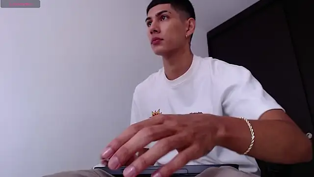 Snapshot of Valerio_20 chatting on February 2025 03:40:01 PM Valerio 20 online show from February 2025 03:40:01 PM