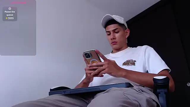 Snapshot of Valerio_20 chatting on February 2025 07:48:02 PM Valerio 20 online show from February 2025 07:48:02 PM