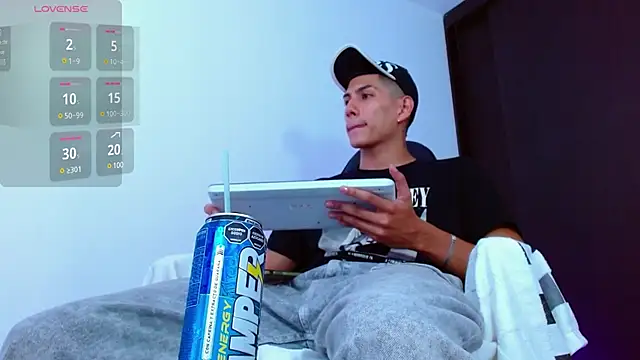 Snapshot of Valerio_20 chatting on March 2025 08:01:02 PM Valerio 20 online show from March 2025 08:01:02 PM