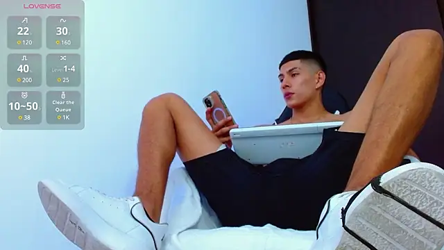 Snapshot of Valerio_20 chatting on March 2025 08:28:01 PM Valerio 20 online show from March 2025 08:28:01 PM