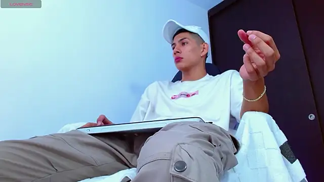 Snapshot of Valerio_20 chatting on March 2025 03:31:02 PM Valerio 20 online show from March 2025 03:31:02 PM