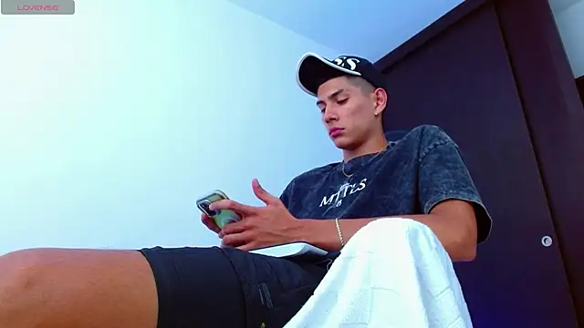 Snapshot of Valerio_20 chatting on March 2025 07:38:01 PM Valerio 20 online show from March 2025 07:38:01 PM