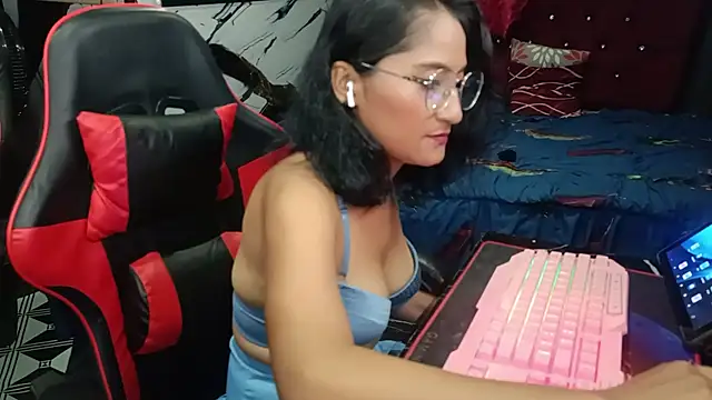 AdelinaMiran90 online show from November 2025 05:43:02 AM