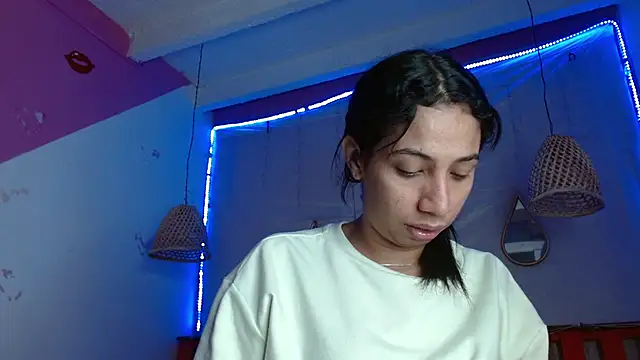 Lina10 online show from December 2024 08:14:02 PM