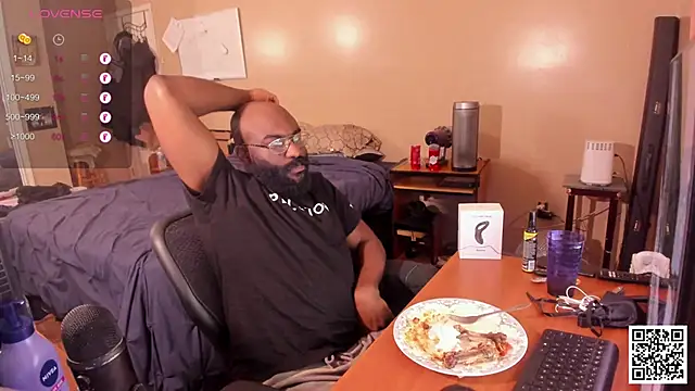 Snapshot of MrChuckDailyXXX chatting on December 2024 09:12:02 PM MrChuckDailyXXX online show from December 2024 09:12:02 PM