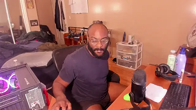 Snapshot of MrChuckDailyXXX chatting on January 2025 07:37:01 AM MrChuckDailyXXX online show from January 2025 07:37:01 AM