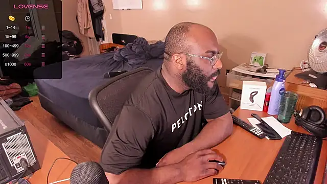 Snapshot of MrChuckDailyXXX chatting on March 2025 01:46:01 AM MrChuckDailyXXX online show from March 2025 01:46:01 AM