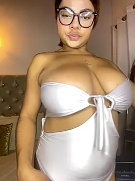 Eloisa cleavage  online show from January 2026 10:19:02 AM