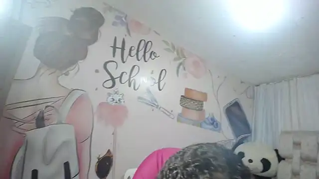 EMMA SWEETT1 online show from September 2025 12:32:02 PM