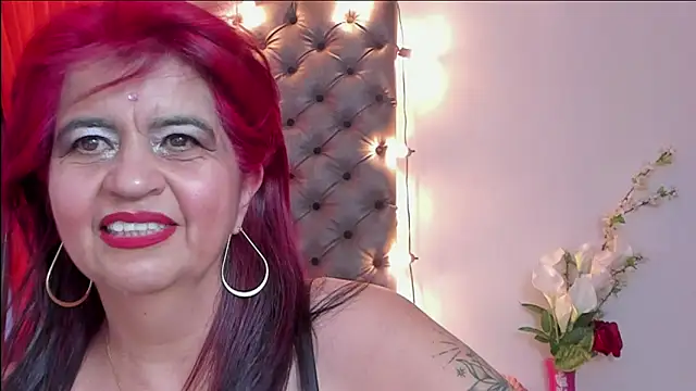 Snapshot of RoxetteMature chatting on January 2025 11:43:02 AM RoxetteMature online show from January 2025 11:43:02 AM