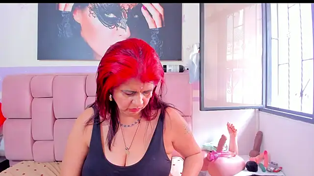 Snapshot of RoxetteMature chatting on February 2025 11:33:01 AM RoxetteMature online show from February 2025 11:33:01 AM