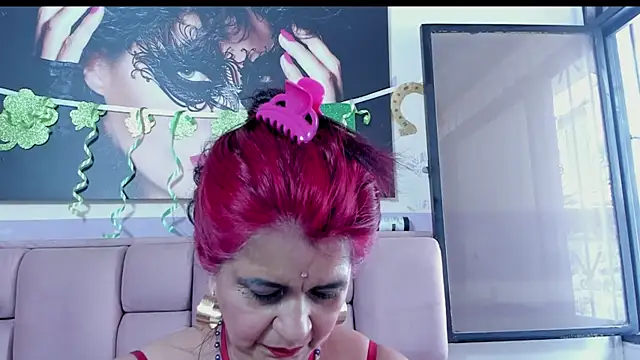 Snapshot of RoxetteMature chatting on March 2025 03:35:02 PM RoxetteMature online show from March 2025 03:35:02 PM