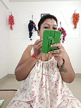 YOUR LOVELY-40 online show from November 2025 03:17:01 AM