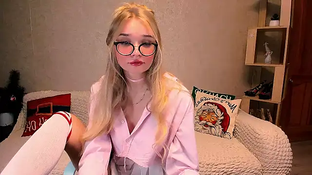 Snapshot of BoysLoveBlondee chatting on January 2025 04:43:01 PM BoysLoveBlondee online show from January 2025 04:43:01 PM