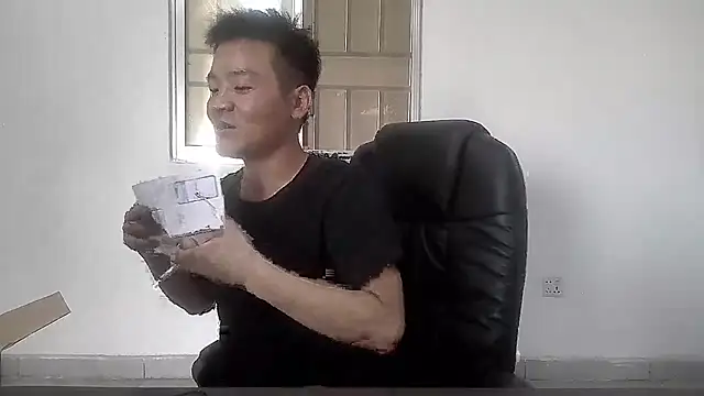 kisstoyousoon2024 online show from October 2025 02:25:02 PM