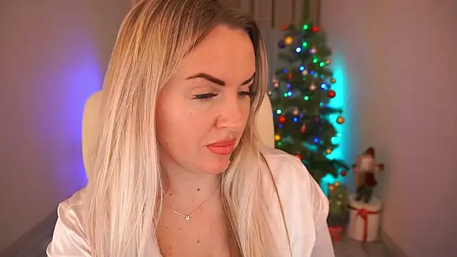 Snapshot of KiraCandyS chatting on December 2024 08:47:01 PM KiraCandyS online show from December 2024 08:47:01 PM