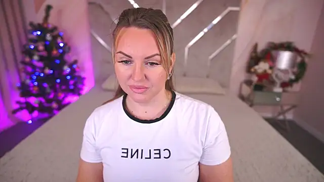 Snapshot of KiraCandyS chatting on January 2025 01:42:02 PM KiraCandyS online show from January 2025 01:42:02 PM
