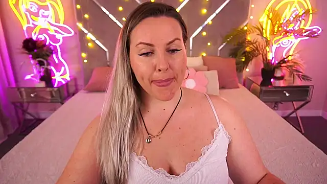 KiraCandyS online show from April 2026 06:21:02 PM