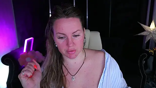 KiraCandyS online show from May 2026 08:25:01 PM