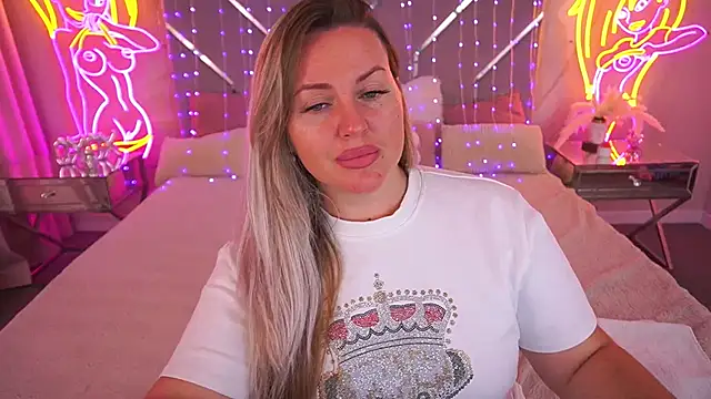KiraCandyS online show from June 2026 08:03:01 PM