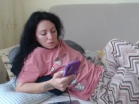 Snapshot of Emmatoo chatting on February 2026 07:39:02 AM Emmatoo online show from February 2026 07:39:02 AM