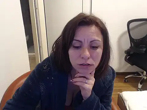 Snapshot of Emmatoo chatting on March 2026 09:18:01 PM Emmatoo online show from March 2026 09:18:01 PM