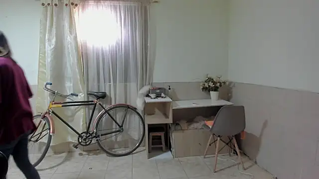 linnie  online show from October 2025 04:31:01 PM