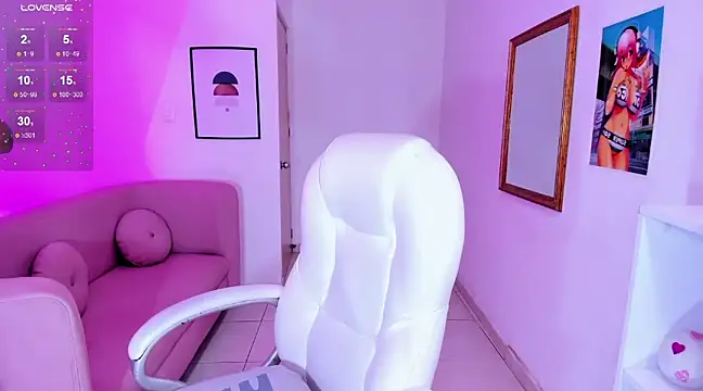 Snapshot of Angel_black_19 chatting on January 2025 01:53:01 PM Angel black 19 online show from January 2025 01:53:01 PM