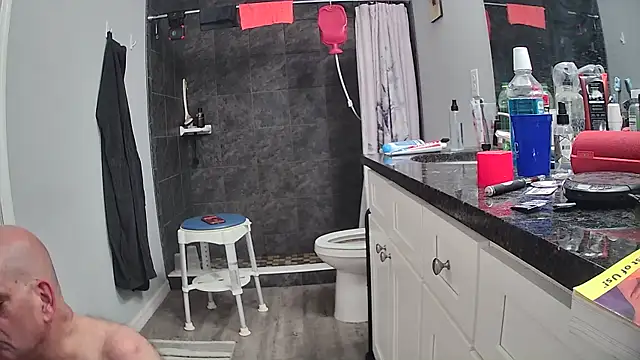 Snapshot of lou63ponce chatting on February 2026 10:43:01 PM lou63ponce online show from February 2026 10:43:01 PM