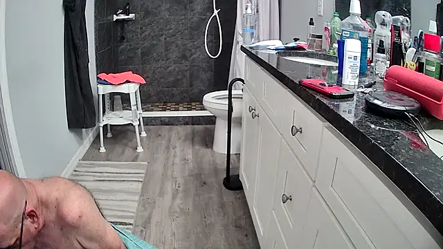 Snapshot of lou63ponce chatting on March 2026 03:39:01 PM lou63ponce online show from March 2026 03:39:01 PM