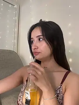 Snapshot of Angeeel_ chatting on December 2024 11:24:01 PM Angeeel online show from December 2024 11:24:01 PM