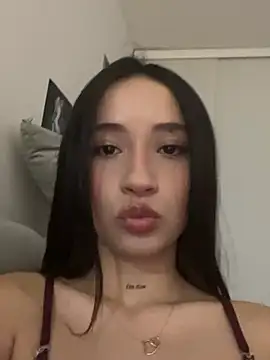 Snapshot of Angeeel_ chatting on January 2025 01:56:01 AM Angeeel online show from January 2025 01:56:01 AM