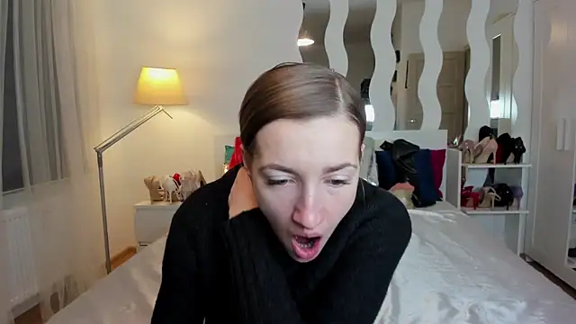 Snapshot of KateRedgar chatting on February 2025 02:04:02 PM KateRedgar online show from February 2025 02:04:02 PM