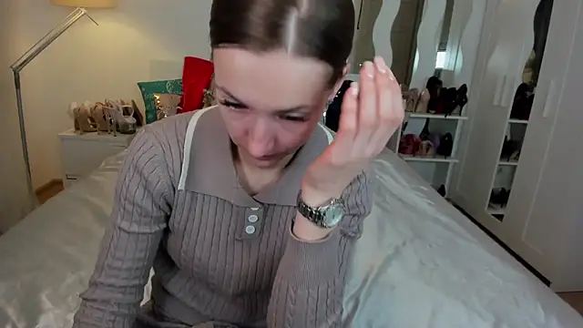 Snapshot of KateRedgar chatting on March 2025 05:02:01 AM KateRedgar online show from March 2025 05:02:01 AM