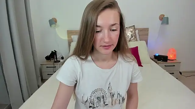 Snapshot of KateRedgar chatting on October 2025 01:57:02 PM KateRedgar online show from October 2025 01:57:02 PM