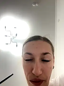 KateRedgar online show from November 2025 12:58:02 PM