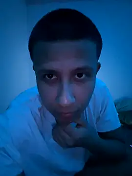 AdrianUquillas online show from November 2025 01:06:01 AM