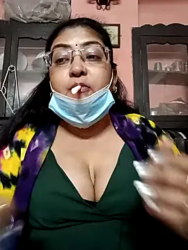 Snapshot of LAVERNIYA_ chatting on January 2025 06:49:01 PM LAVERNIYA online show from January 2025 06:49:01 PM