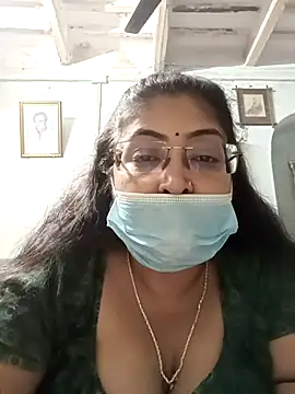 Snapshot of LAVERNIYA_ chatting on February 2025 06:49:02 PM LAVERNIYA online show from February 2025 06:49:02 PM