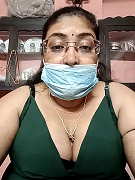 Snapshot of LAVERNIYA_ chatting on February 2025 06:40:02 PM LAVERNIYA online show from February 2025 06:40:02 PM