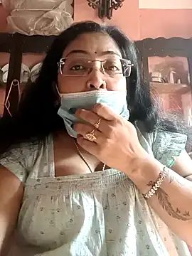 Snapshot of LAVERNIYA_ chatting on February 2025 05:30:01 AM LAVERNIYA online show from February 2025 05:30:01 AM